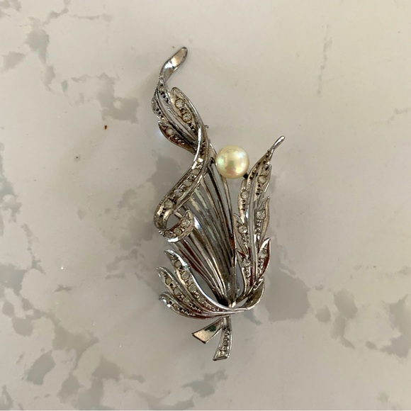 Vintage pearl brooch - Picture 1 of 3